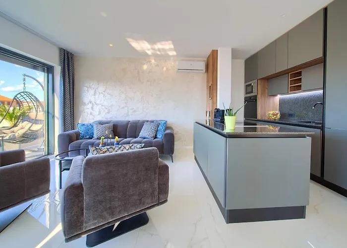 Penthouse Rosa 아파트 말린스카